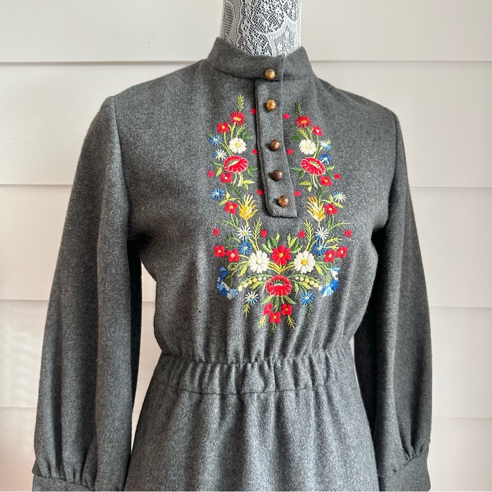 Vintage Gray Mini Dress with Floral Embroidery